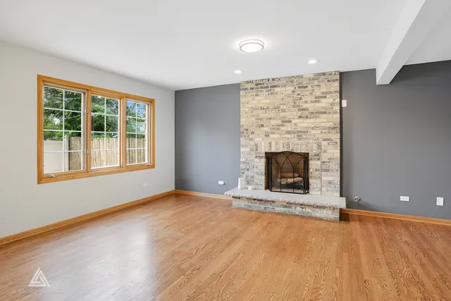 $499,900 | 9704 West Shore Drive, Oak Lawn, IL 60453