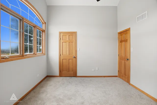 $499,900 | 9704 West Shore Drive, Oak Lawn, IL 60453