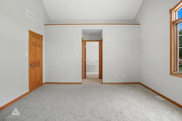 $499,900 | 9704 West Shore Drive, Oak Lawn, IL 60453