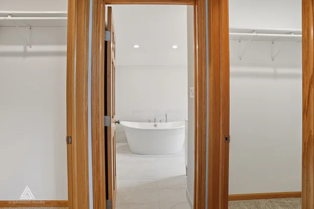 $499,900 | 9704 West Shore Drive, Oak Lawn, IL 60453