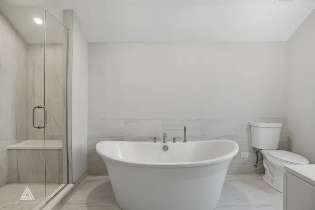 $499,900 | 9704 West Shore Drive, Oak Lawn, IL 60453