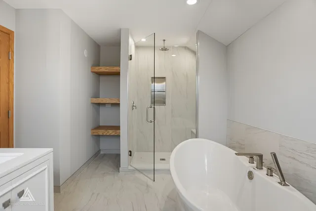 $499,900 | 9704 West Shore Drive, Oak Lawn, IL 60453