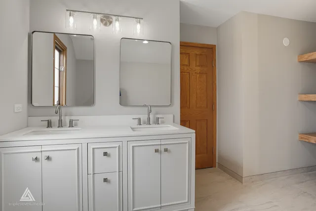 $499,900 | 9704 West Shore Drive, Oak Lawn, IL 60453