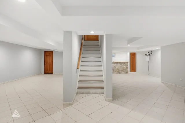 $499,900 | 9704 West Shore Drive, Oak Lawn, IL 60453