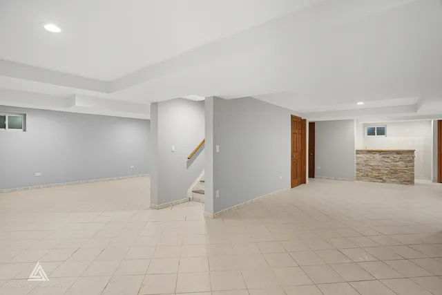 $499,900 | 9704 West Shore Drive, Oak Lawn, IL 60453