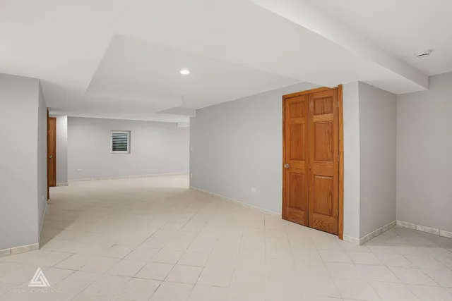 $499,900 | 9704 West Shore Drive, Oak Lawn, IL 60453