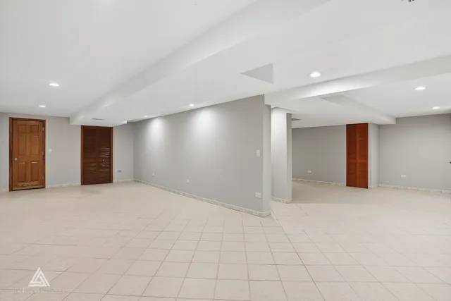 $499,900 | 9704 West Shore Drive, Oak Lawn, IL 60453