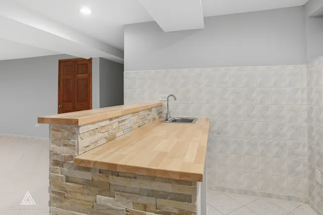 $499,900 | 9704 West Shore Drive, Oak Lawn, IL 60453