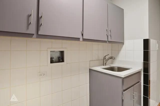 $499,900 | 9704 West Shore Drive, Oak Lawn, IL 60453