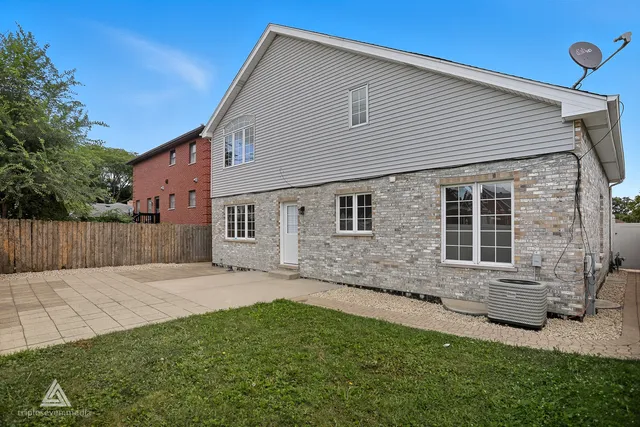 $499,900 | 9704 West Shore Drive, Oak Lawn, IL 60453