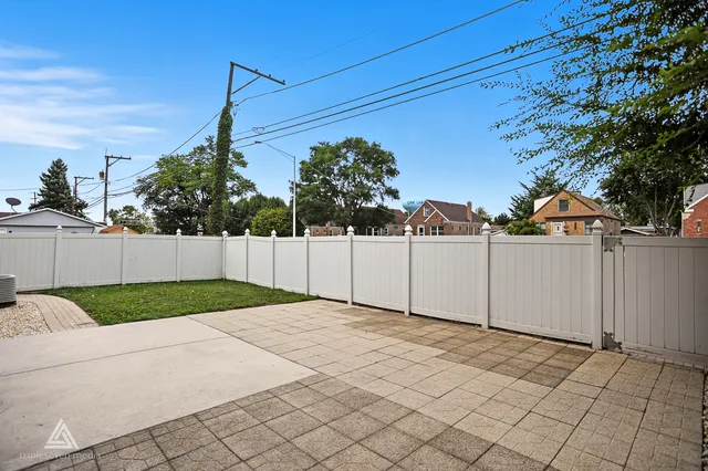 $499,900 | 9704 West Shore Drive, Oak Lawn, IL 60453