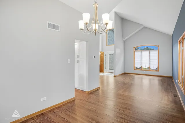 $499,900 | 9704 West Shore Drive, Oak Lawn, IL 60453