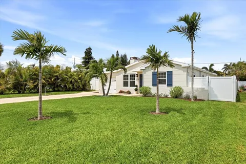 $775,000 | 105 3rd Street, Belleair Beach, FL 33786