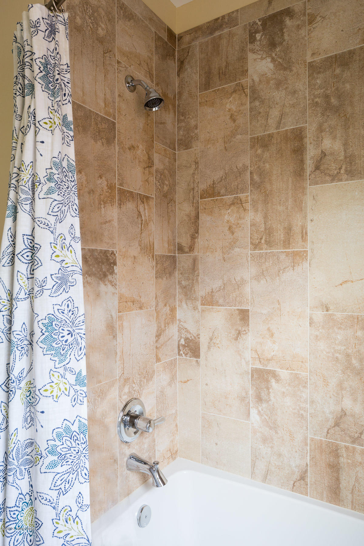 2413 Broadmeade Road Louisville, KY 40205 - Photo 29 of 50 Full tiled shower/tub combo on the 2nd floor