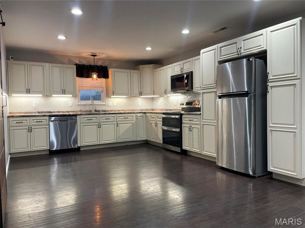 38 Byrd Drive Sikeston, MO 63801 - Photo 4 of 24