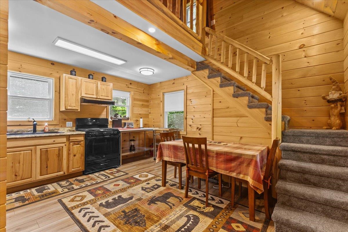 439 Sniderbrook Road Westfield, VT 05874 - Photo 4 of 32