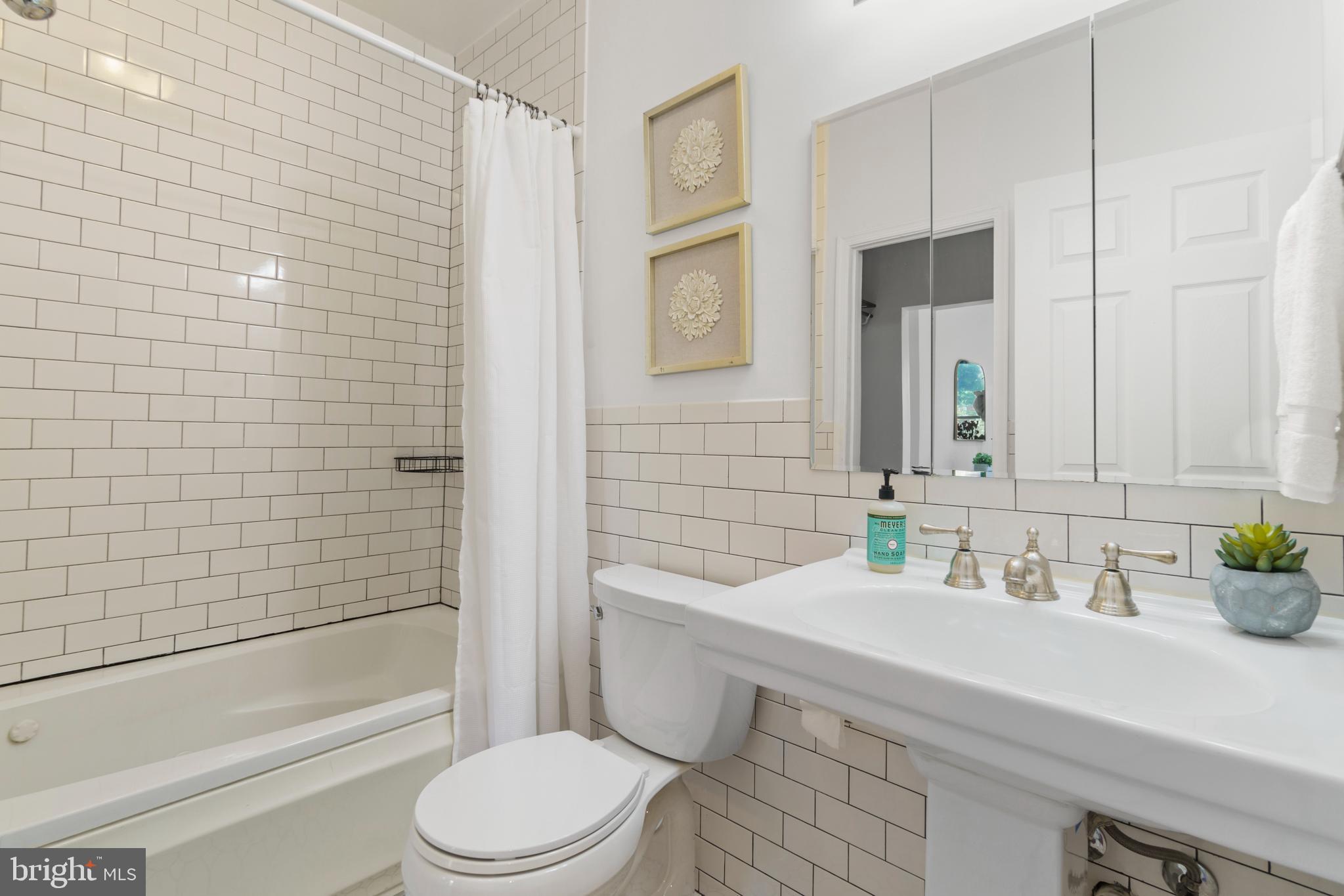 1229 Morse Street Northeast Washington, DC 20002 - Photo 21 of 38 Upstairs Bathroom