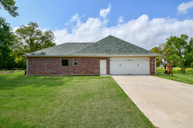 a view of a house with a yard and garage