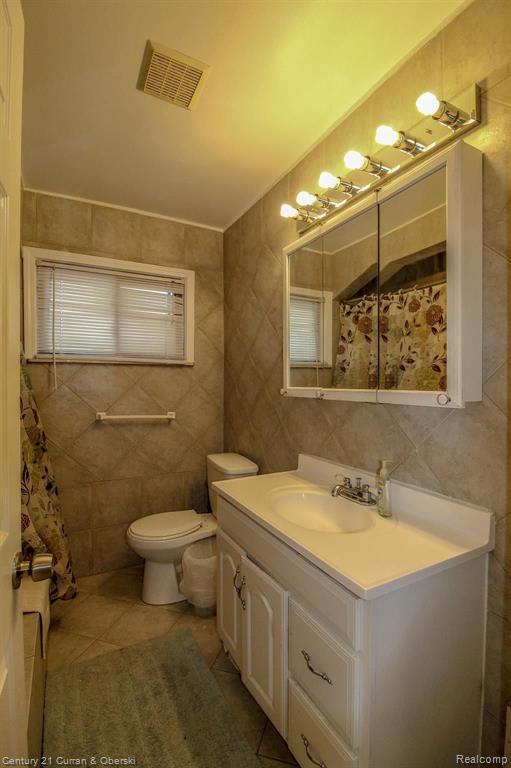 27034 Ford Road Dearborn Heights, MI 48127 - Photo 7 of 20