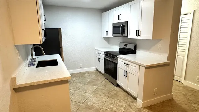 $1,700 | 760 Southeast 2nd Avenue, Unit D111, Deerfield Beach, FL 33441