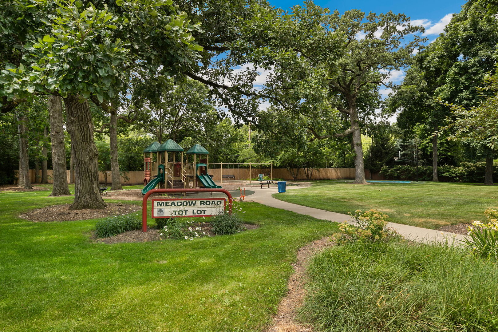1008 Meadow Road Northbrook, IL 60062 - Photo 42 of 43 Gallery Image 42