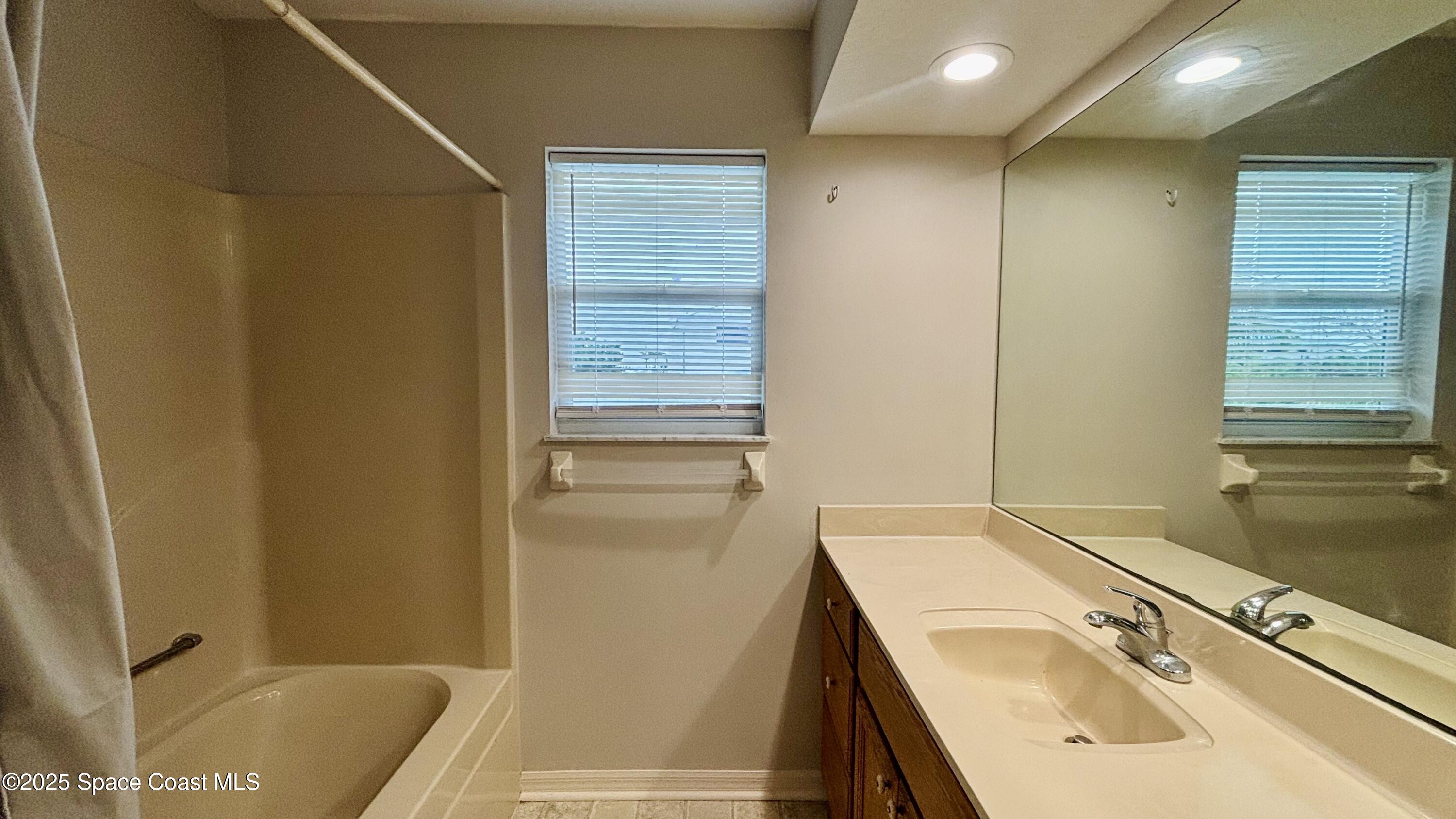 5508 Ambersand Place Grant-Valkaria, FL 32949 - Photo 10 of 30 a bathroom with a sink and a tub