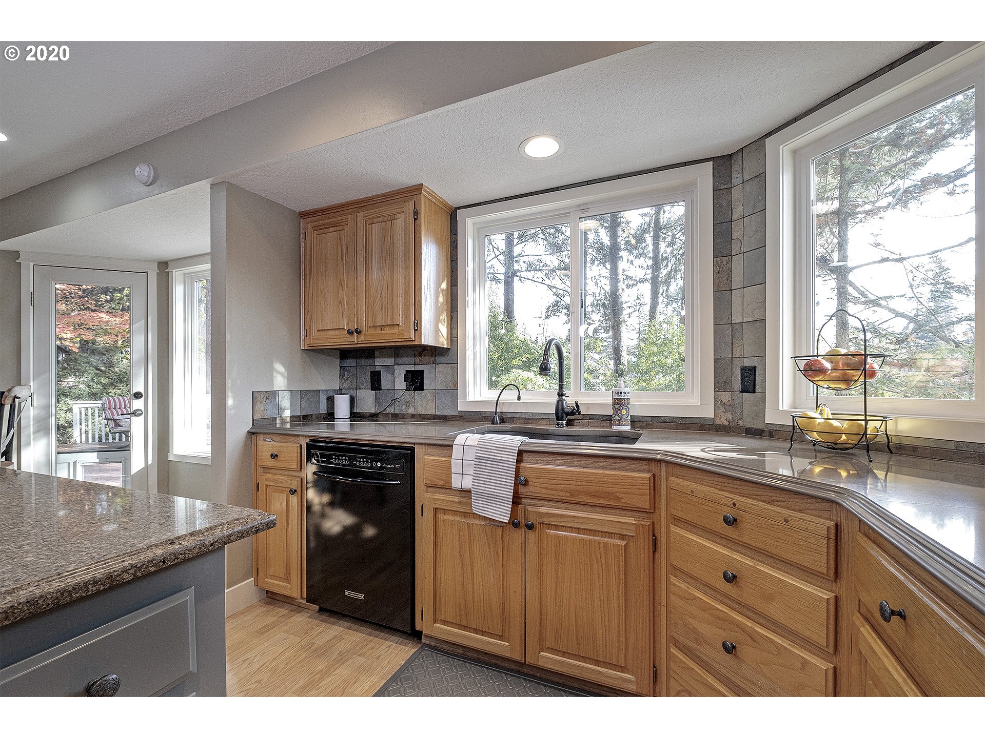 9805 Southwest Dapplegrey Loop Beaverton, OR 97008 - Photo 11 of 31 Gallery Image 11