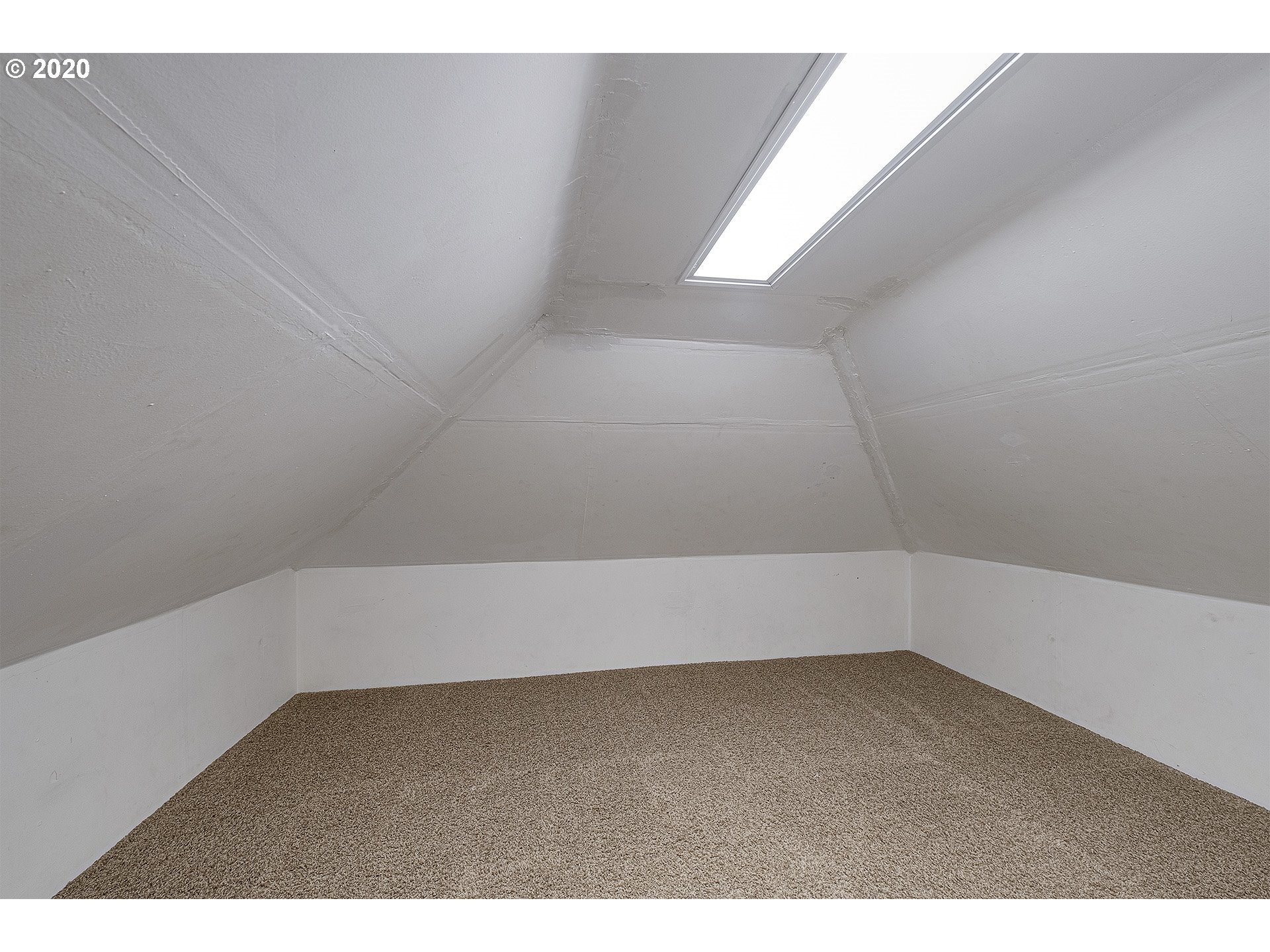 9805 Southwest Dapplegrey Loop Beaverton, OR 97008 - Photo 15 of 31 Gallery Image 15