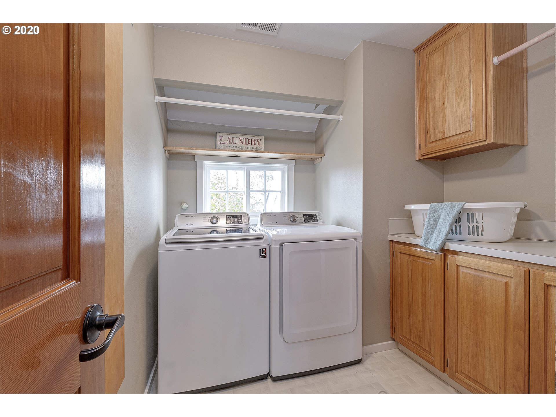 9805 Southwest Dapplegrey Loop Beaverton, OR 97008 - Photo 18 of 31 Gallery Image 18