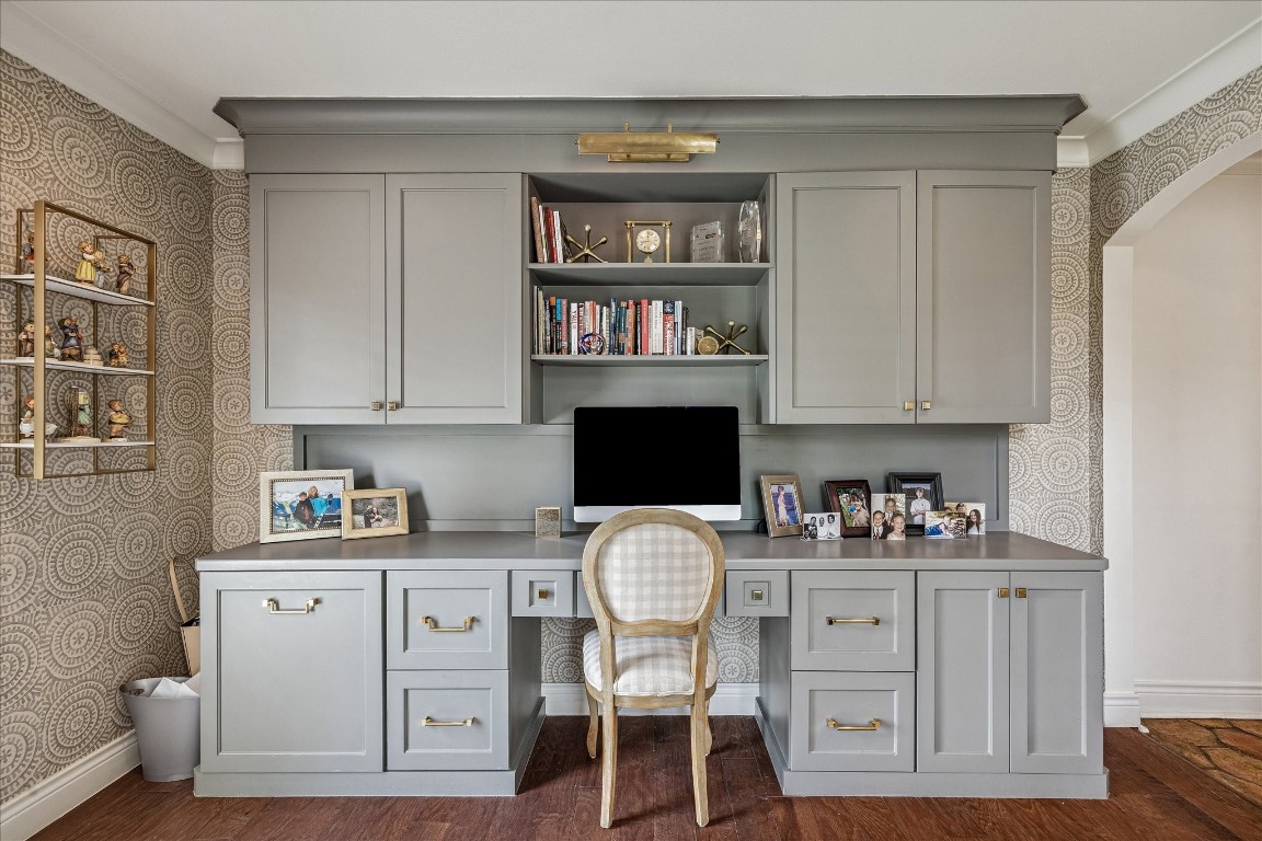 627 Ramblewood Road Houston, TX 77079 - Photo 12 of 48 Fabulous custom built ins along the back wall.