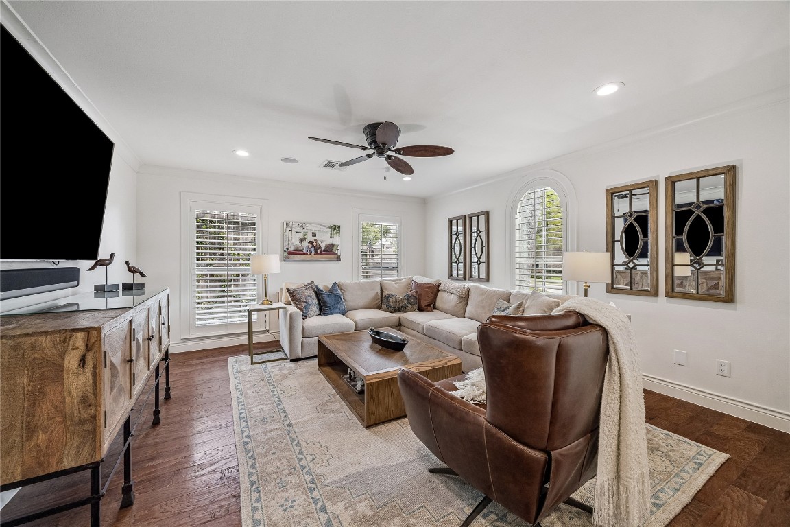 627 Ramblewood Road Houston, TX 77079 - Photo 15 of 48 Flexible room which is currently being used as tv room but could be formal living or dining room.