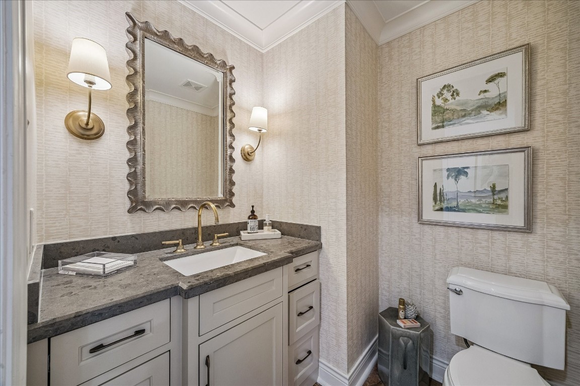 627 Ramblewood Road Houston, TX 77079 - Photo 18 of 48 Updated powder bath for your guests.