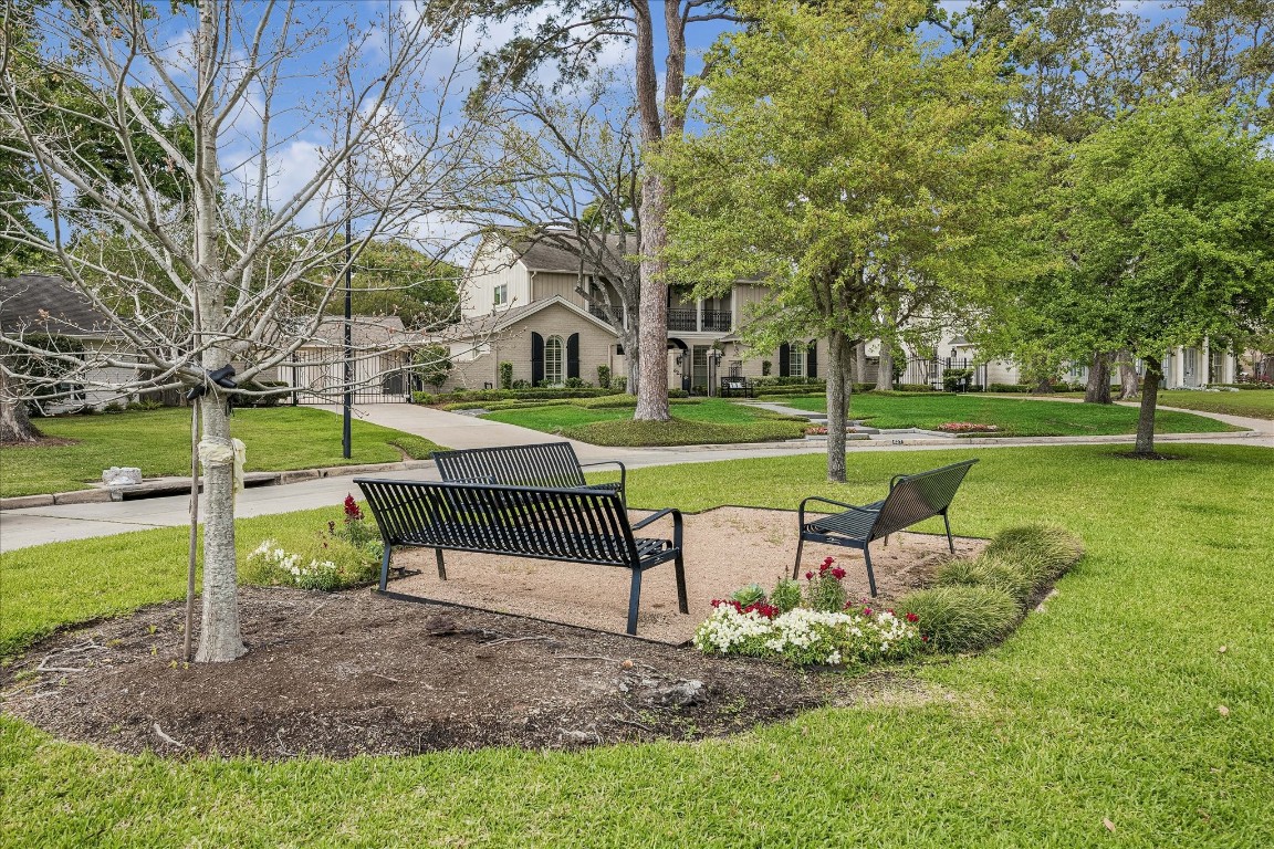 627 Ramblewood Road Houston, TX 77079 - Photo 8 of 48 Meet and greet your neighbors here or watch the kids and pets play.