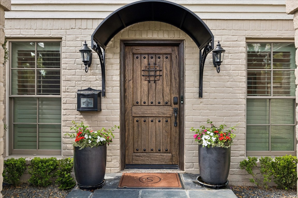 627 Ramblewood Road Houston, TX 77079 - Photo 9 of 48 Very unique front door for a very special home.