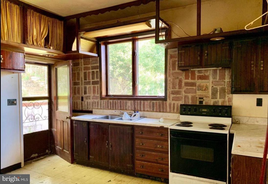 909 Braddock Road Cumberland, MD 21502 - Photo 3 of 5 Gallery Image 3