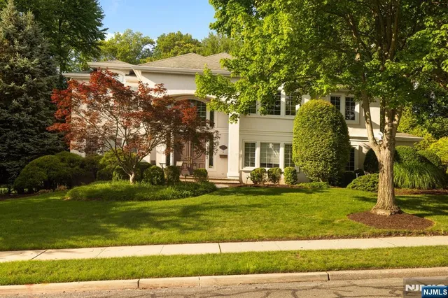 $2,775,000 | 8 Church Court, Closter, NJ 07624