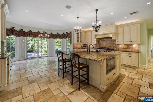 $2,775,000 | 8 Church Court, Closter, NJ 07624