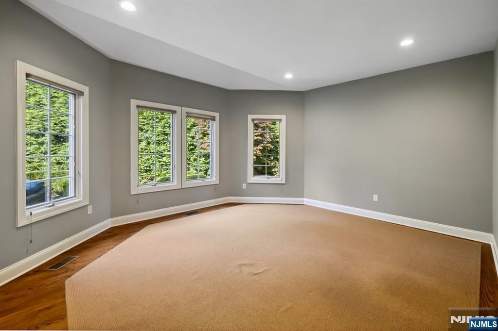 8 Church Court Closter, NJ 07624 - Photo 15 of 36