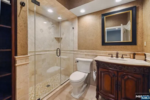 $2,775,000 | 8 Church Court, Closter, NJ 07624