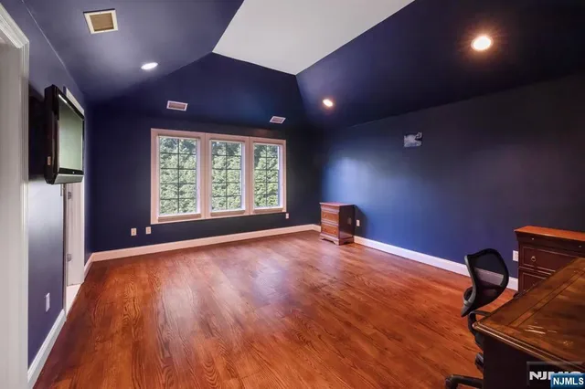 $2,775,000 | 8 Church Court, Closter, NJ 07624