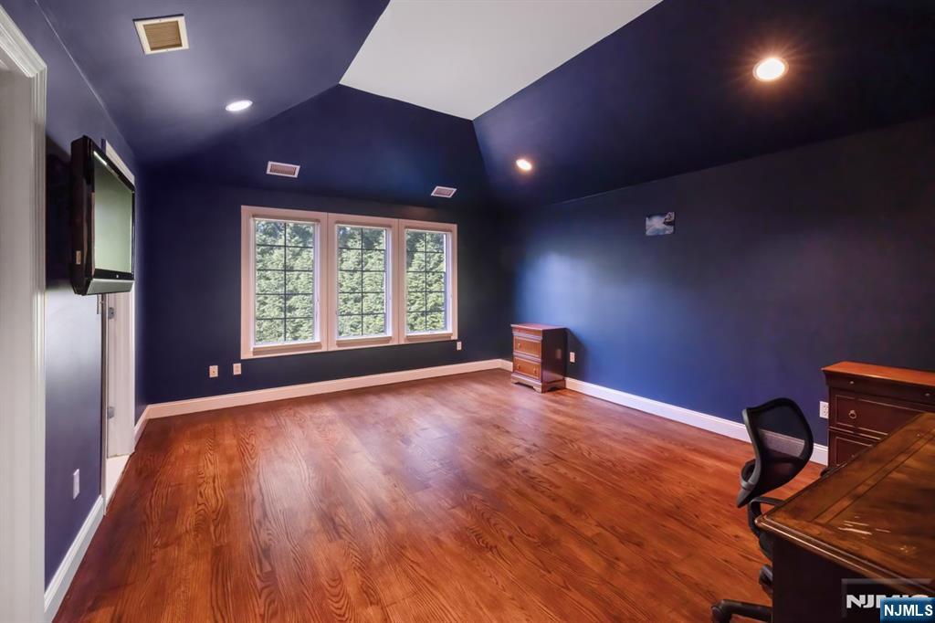 8 Church Court Closter, NJ 07624 - Photo 22 of 36