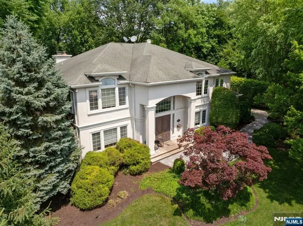$2,775,000 | 8 Church Court, Closter, NJ 07624