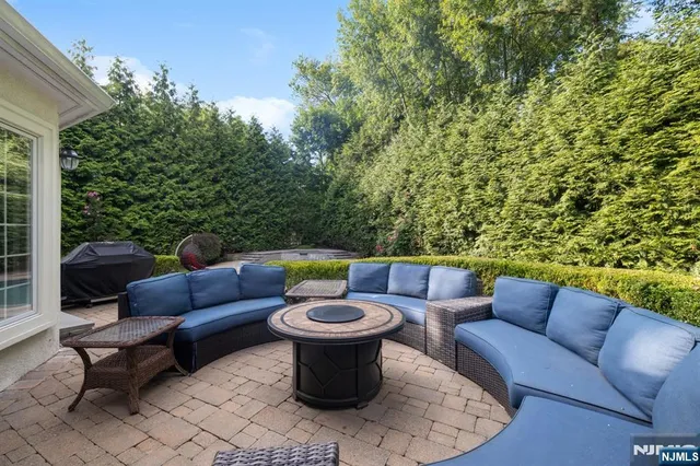 $2,775,000 | 8 Church Court, Closter, NJ 07624
