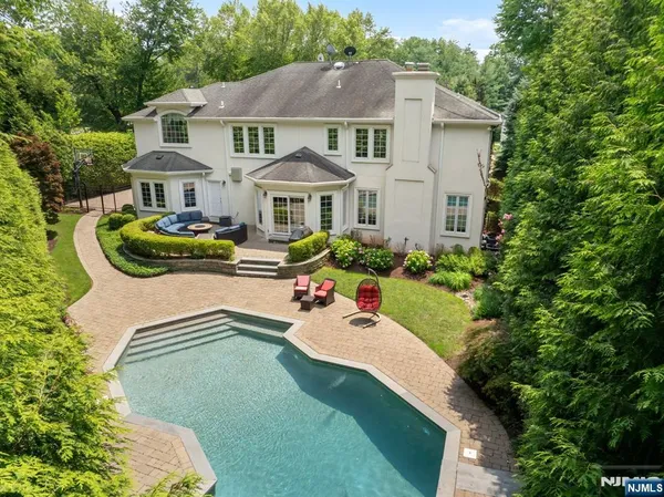 $2,775,000 | 8 Church Court, Closter, NJ 07624