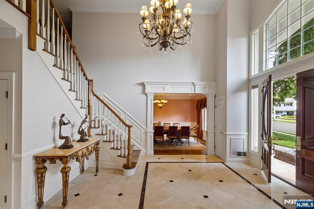 8 Church Court Closter, NJ 07624 - Photo 4 of 36