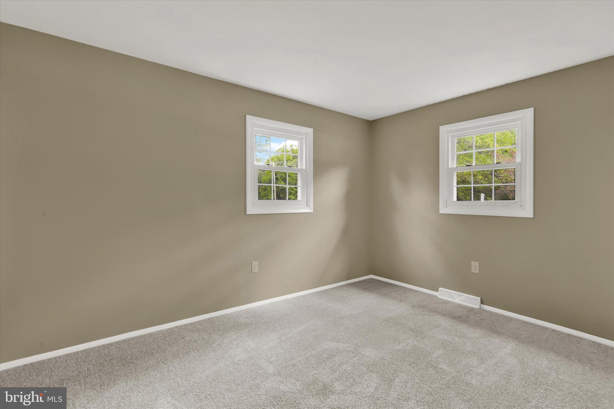 2441 River Road Middletown, PA 17057 - Photo 7 of 20 an empty room with windows