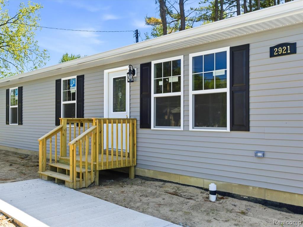 2921 Beach Road Port Huron, MI 48060 - Photo 5 of 29