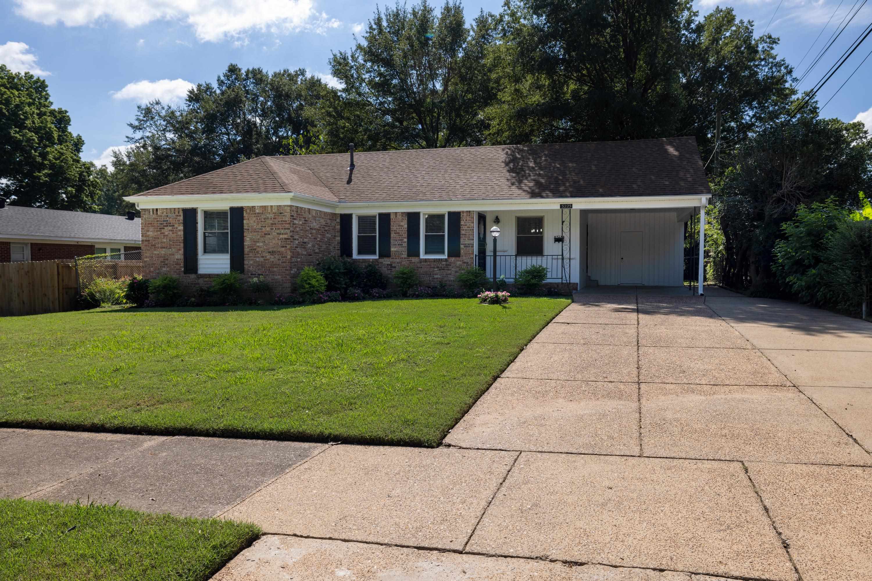 5225 Dee Road Memphis, TN 38117 - Photo 3 of 19 a front view of a house with a yard