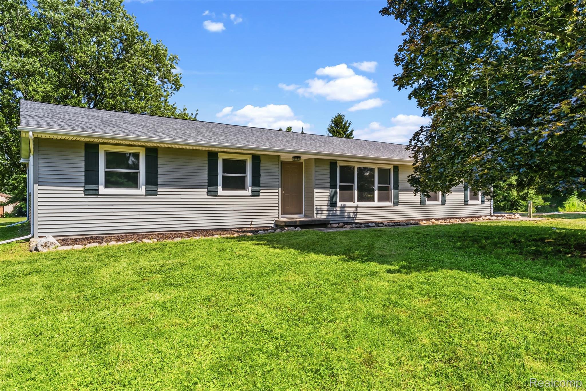 9200 Hickory Ridge Road Holly, MI 48442 - Photo 3 of 33 Ranch-style residence featuring horizontal siding, dark green shutters, and a grey shingle roof