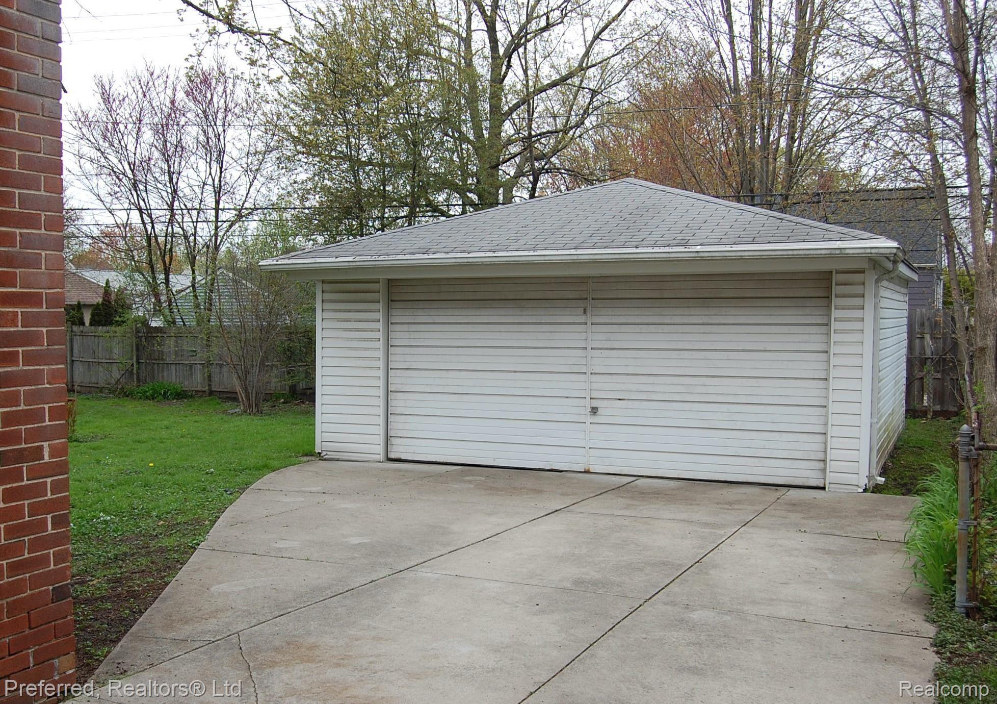 738 West Eleven Mile Road Berkley, MI 48072 - Photo 17 of 18 Garage